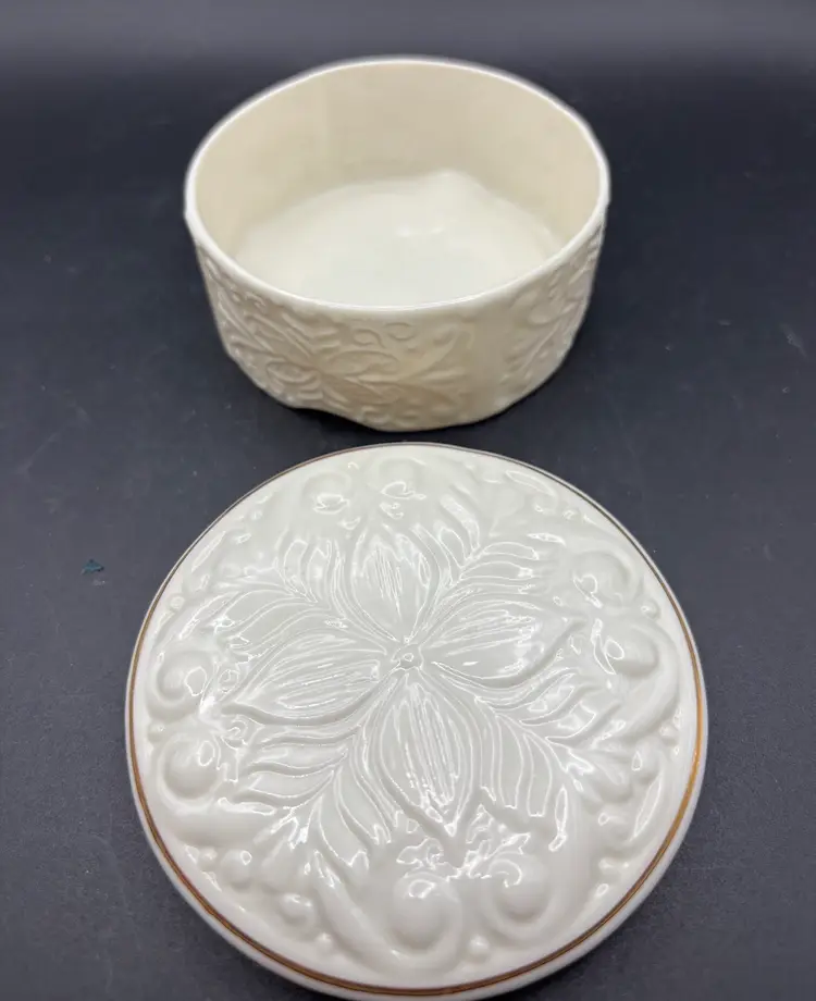 Belleek Victoria Trinket Dish, Vanity Powder Dish, Porcelain, Ireland