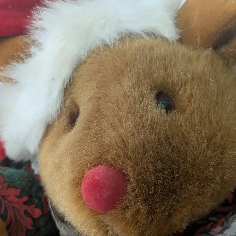 CHRISTMAS BASKET WITH MOTHER MOOSE & TWIN BABY MOOSE