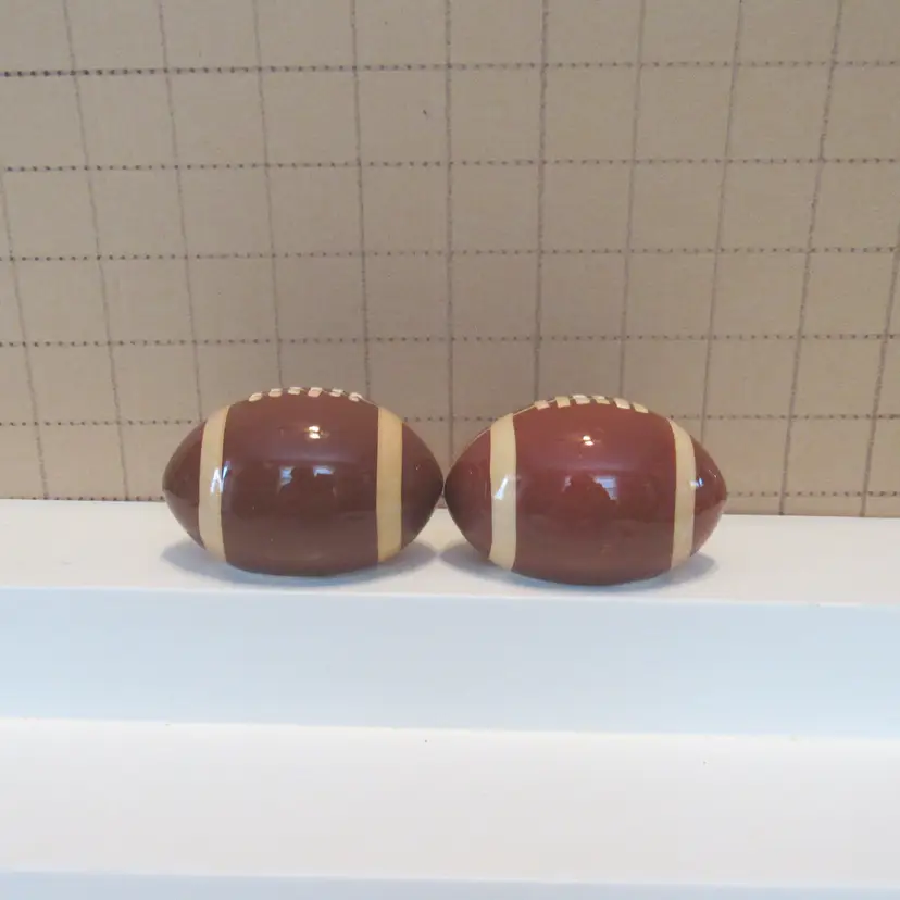 It's Game Day FootballsSalt & Pepper Shaker Set Still in package