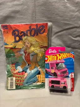 Lot of 2 Barbie Items Dream camper Hot Wheels 1/64 & a 1990`s Marvel Comics