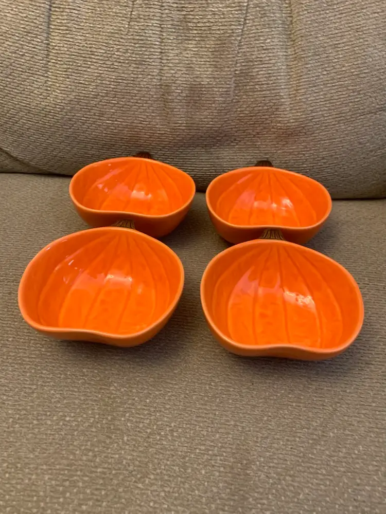 Set Of 4 Pumpkin Trinket Bowls 4 X 4 X 2 Inches