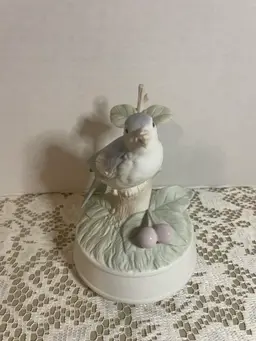 Vintage Crowning Touch Collection Bird Music Box