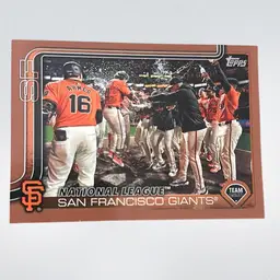 San Francisco Giants Team Card Topps Series Two 2025 Gold 943/2025