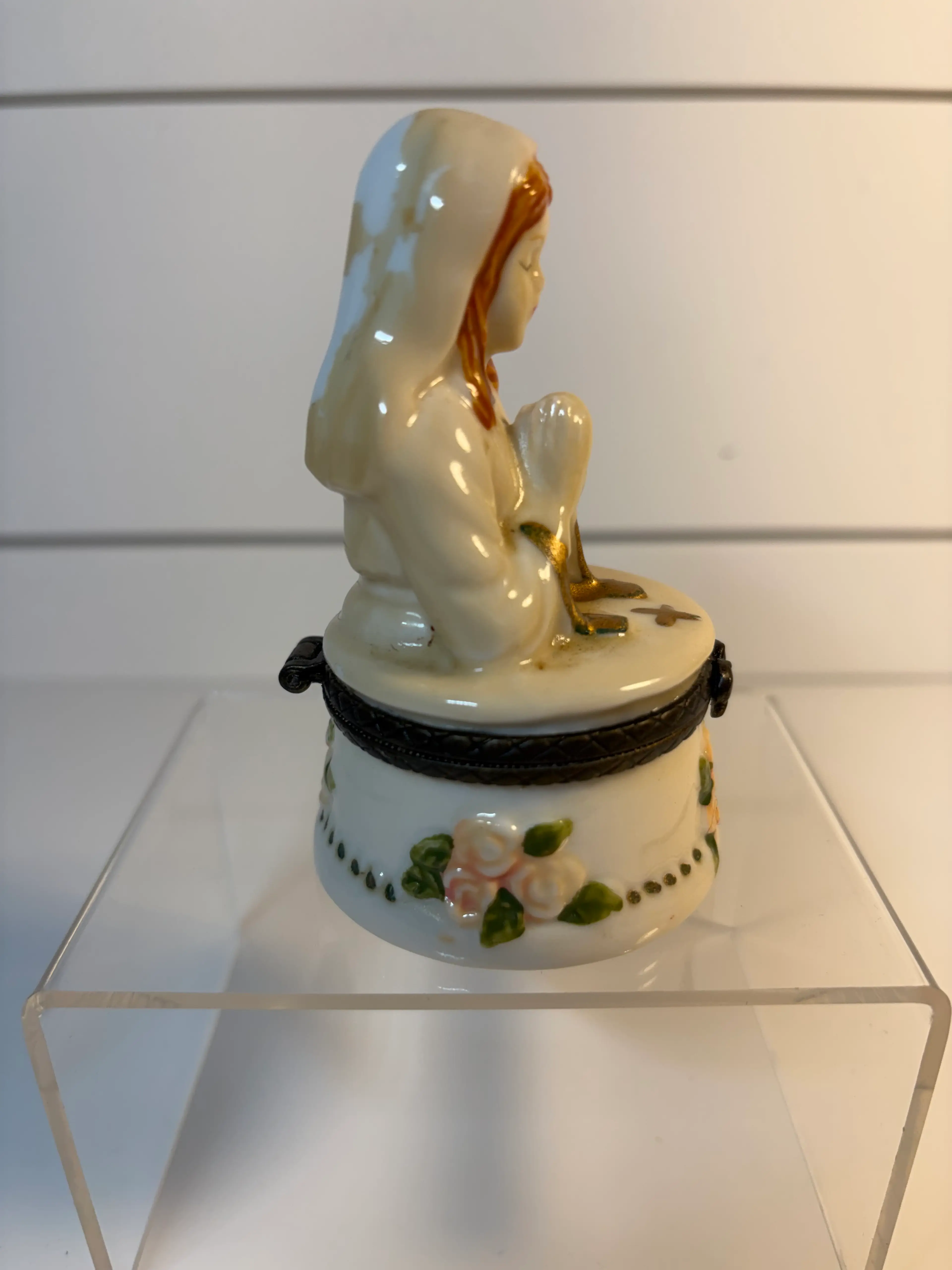 Image 2 of 6