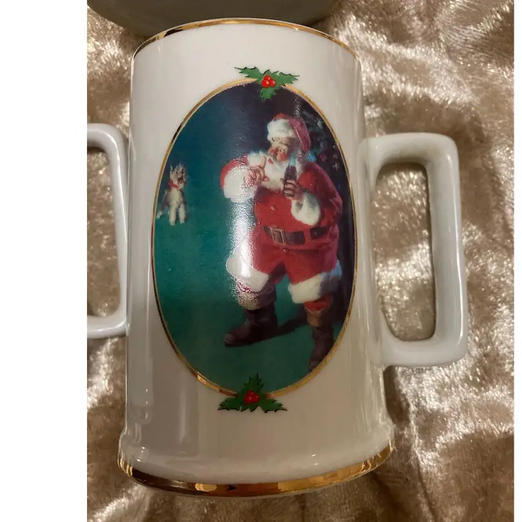 (4) Set Vintage COCA COLA Santa Collectors Edition Coffee Tea Cup Mug