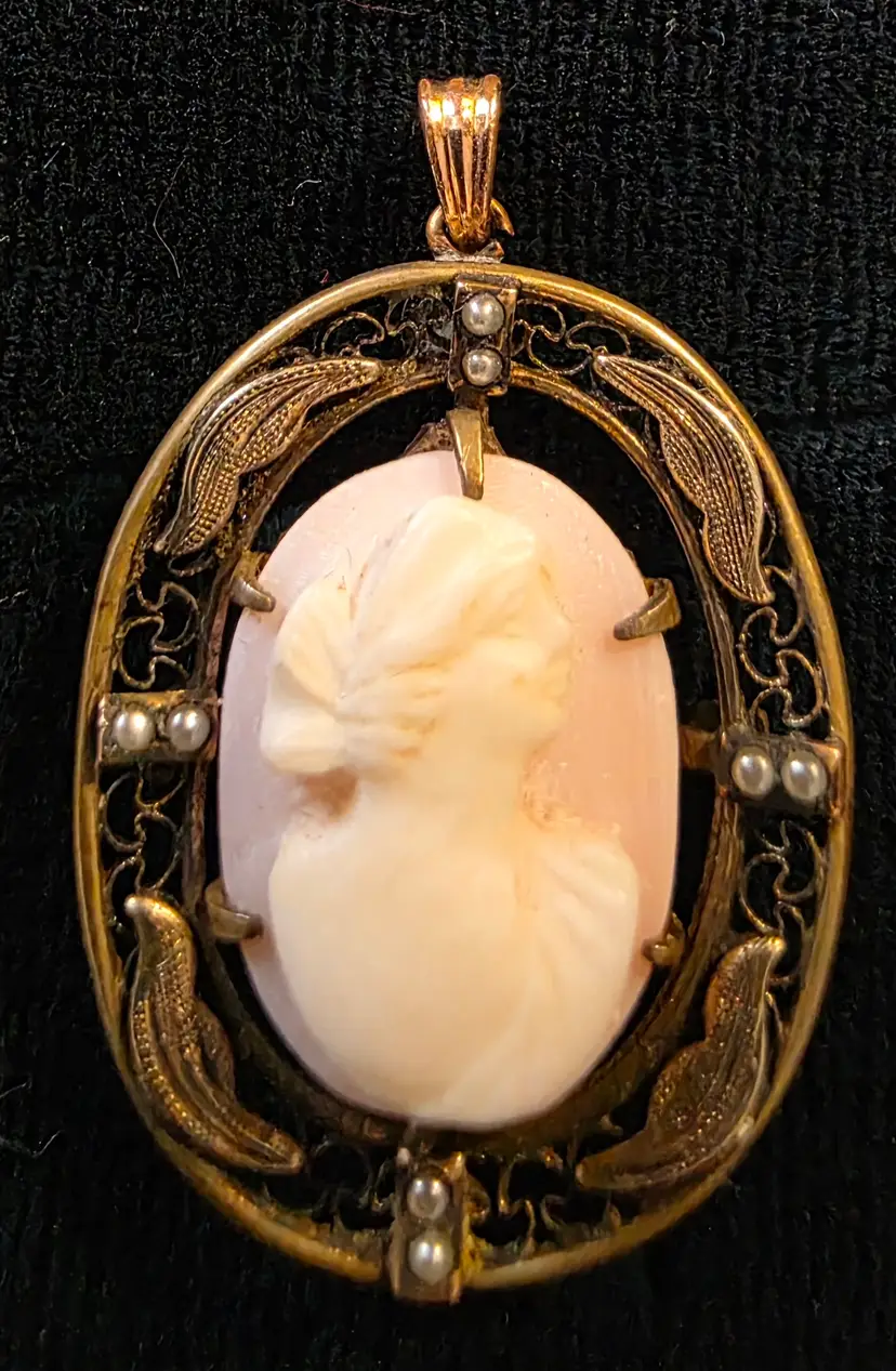 Antique Victorian Angel Skin Filigree Carved Cameo Brooch / Pendant