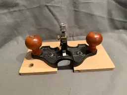 Lie Nielsen No. 71 Large Router Plane (Closed Throat)