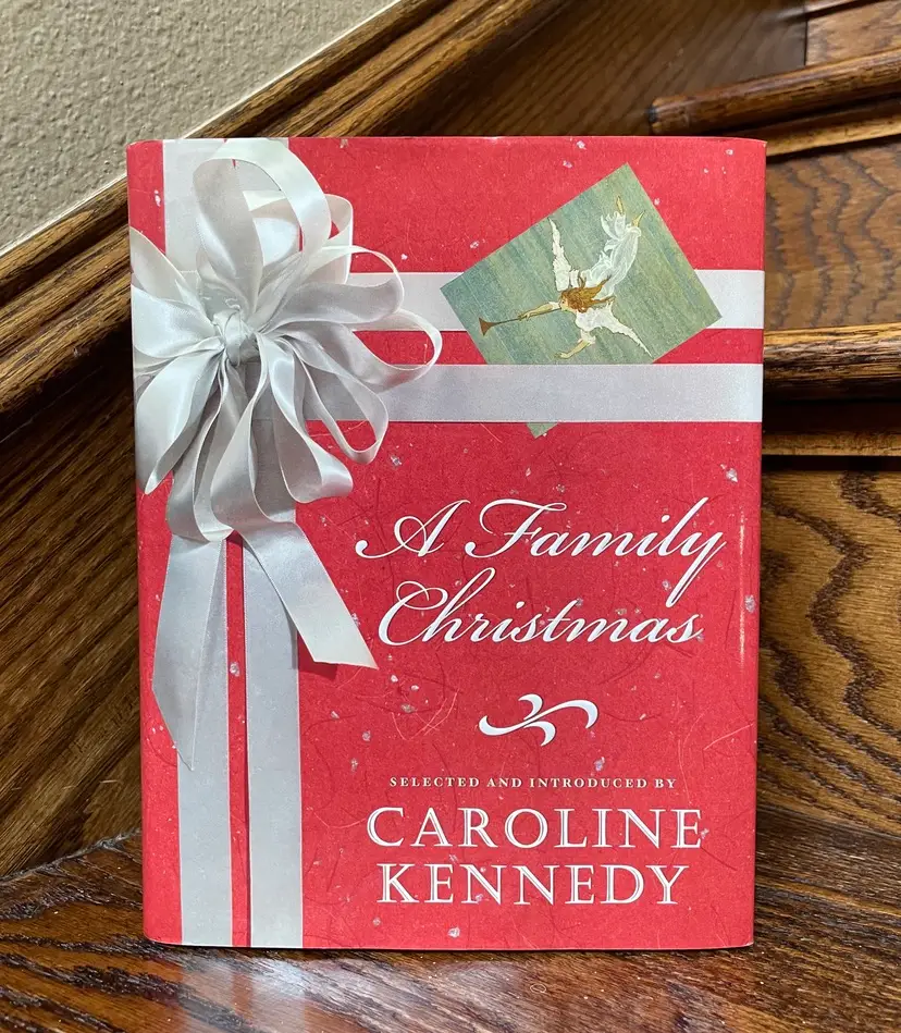 A Family Christmas Caroline Kennedy SIGNED Hard Cover Dust Jacket 2007 1st Edition