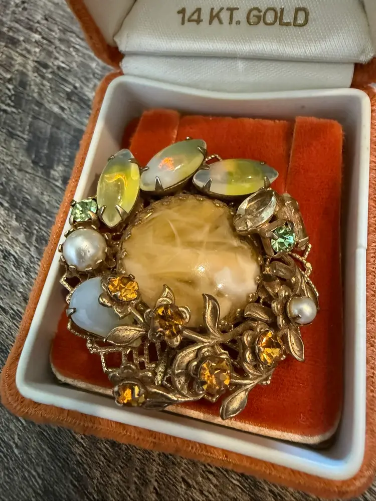 Gorgeous Rhinestone Brooch