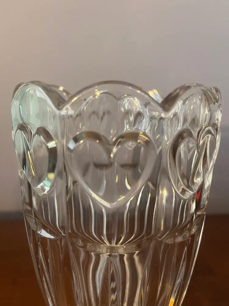 Crystal Clear 24% Lead CRYSTAL VASE with Decorative Hearts 7-1/2” Tall