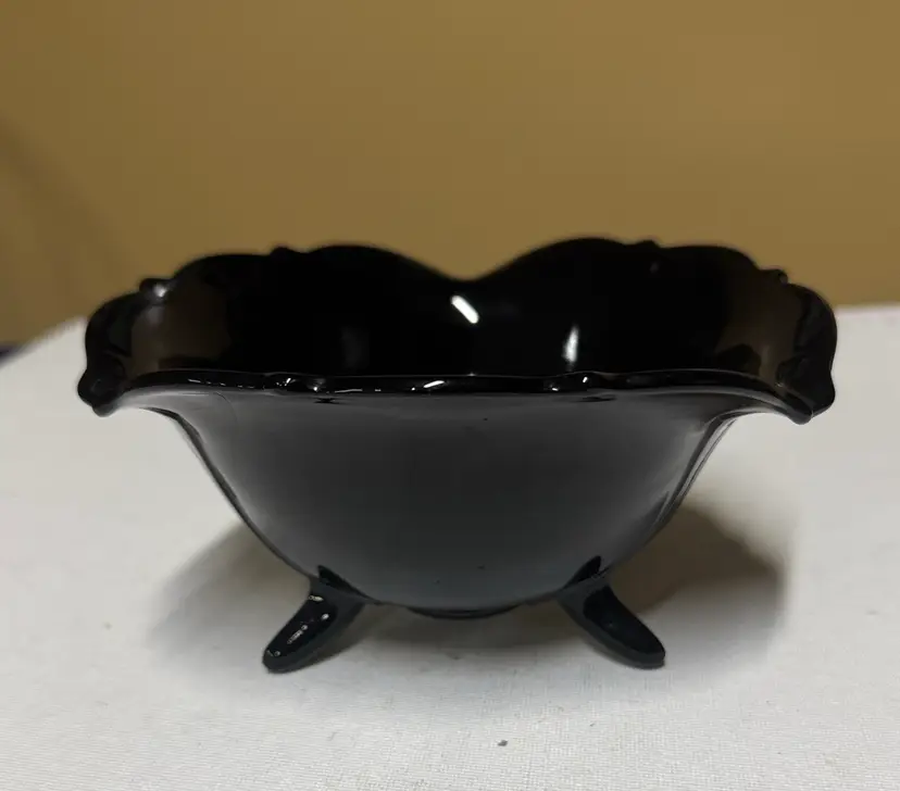 L. E. Smith BLACK ONYX DEPRESSION GLASS Footed Scallop Rim Bowl
