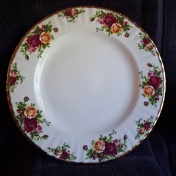 Vintage Royal Albert "Old Country Rose" patterned dinner plate