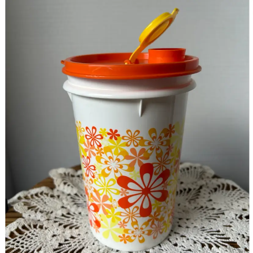 🎨COLORASTIC🎨Vintage HTF Groovy Tupperware Canister With Spout 6.5” Tall