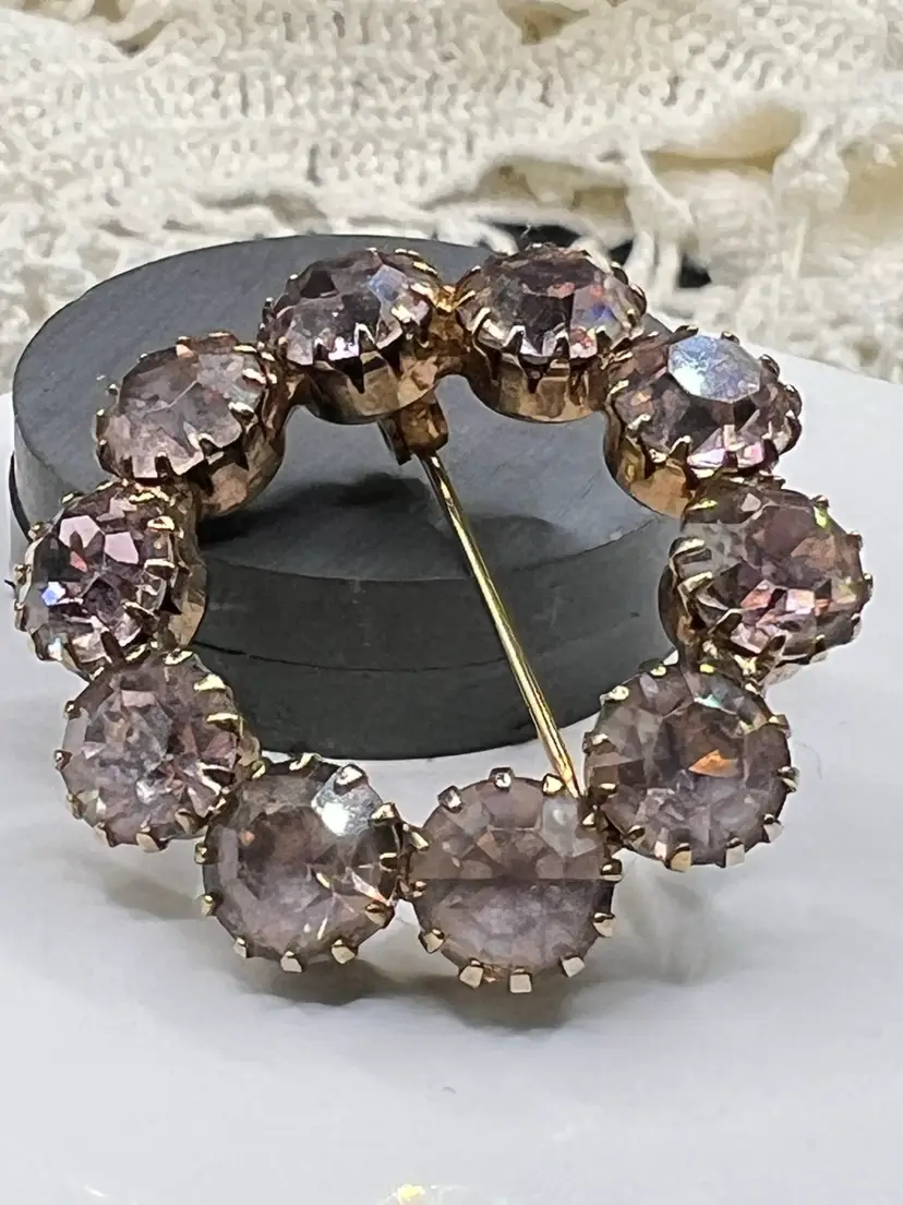 Vintage Pink Rhinestone Brooch In Gold Tone Metal 1940-50 1”
