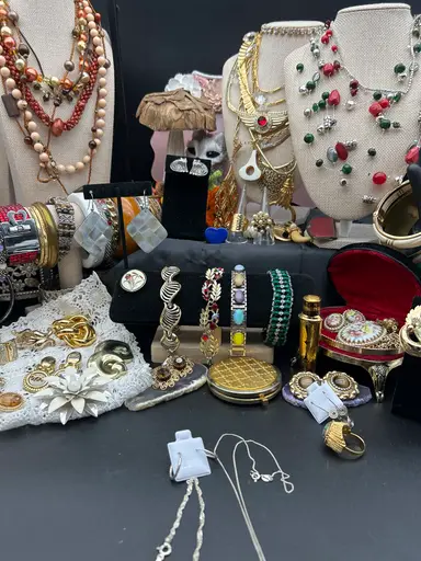 Vintage Variety Jewelry Hangout