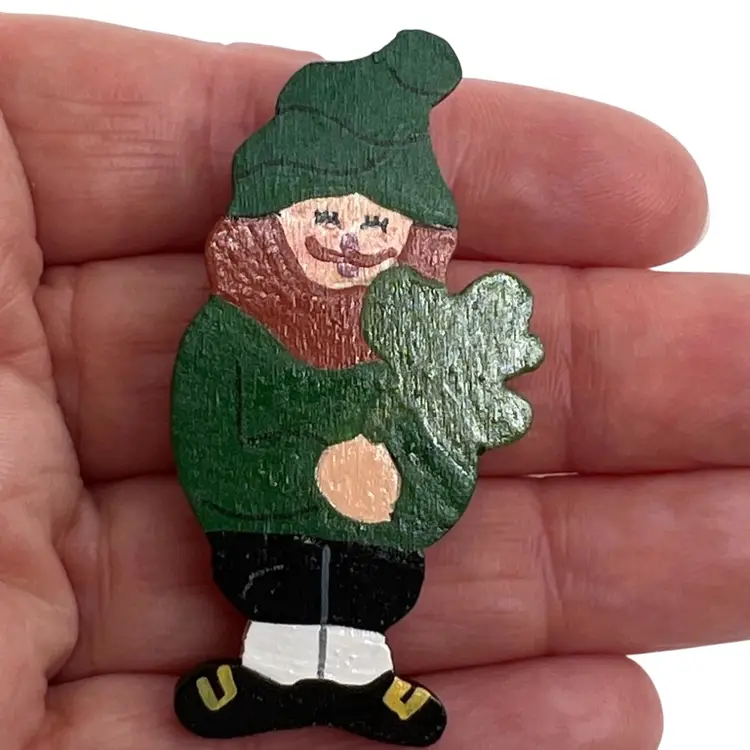 Leprechaun Holding Shamrock ☘️ Wooden Hand-Painted Brooch Pin. Perfect For St. Patrick’s Day ☘️