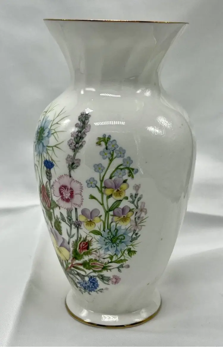 Aynsley Wild Tudor Bud Vase Made in England Floral Design Approximately 6 1/4”
