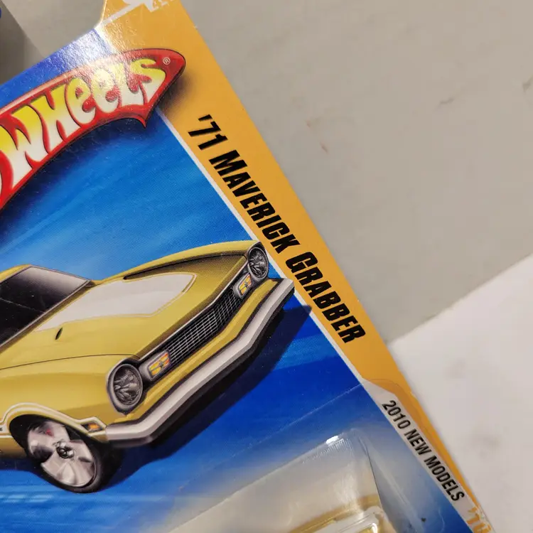2010 Hot Wheels #33 New Models 33/44 '71 MAVERICK GRABBER Yellow 1/64 1971