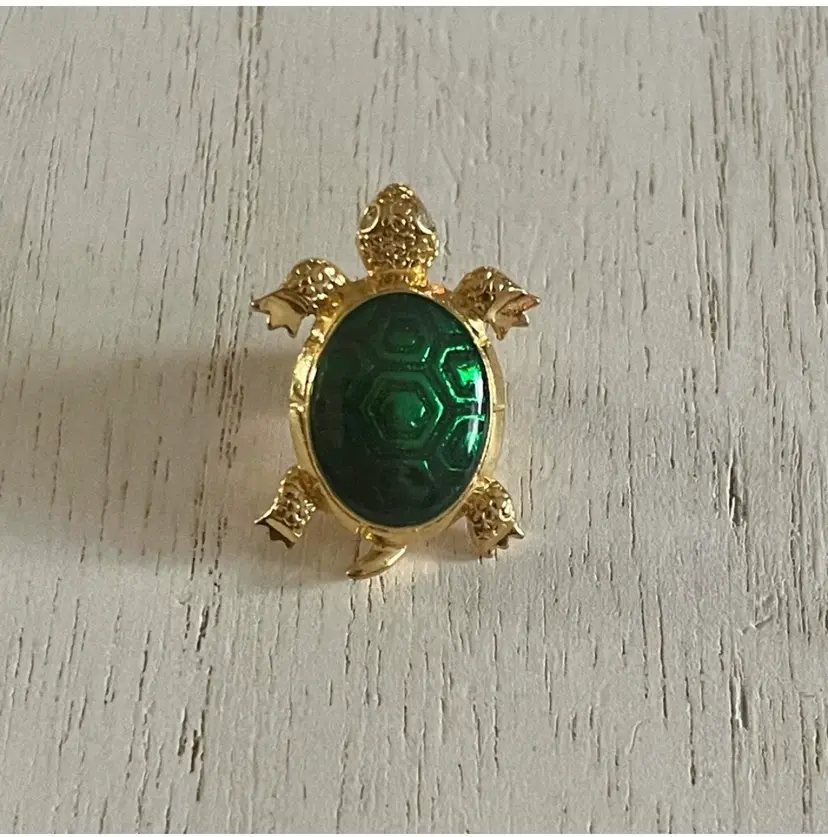 Vintage Green Enamel Avon Turtle Brooch Pin