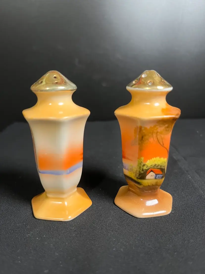 Made in Japan-Peach & Orange Luster Ware-w/ Gold Paint Accents Salt & Pepper Shakers-Lot 53