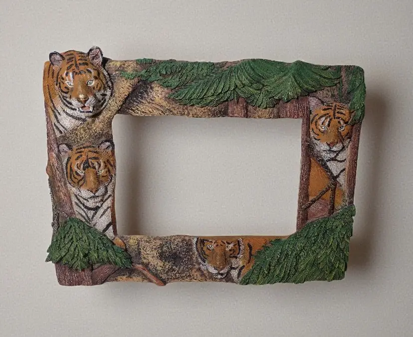 Vintage 2002 3D Figural Tiger Resin Photo Frame Holds 4x6 Vintage Safari Jungle