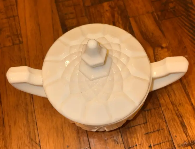 Sugar Bowl W/Lid Tiffin-Franciscan Milk Glass, Betsey Ross Pattern