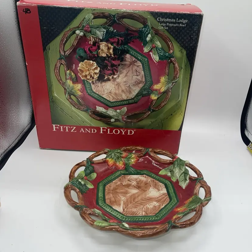 Vintage Fitz and Floyd Christmas Lodge 10”Potpourri Ceramic Bowl