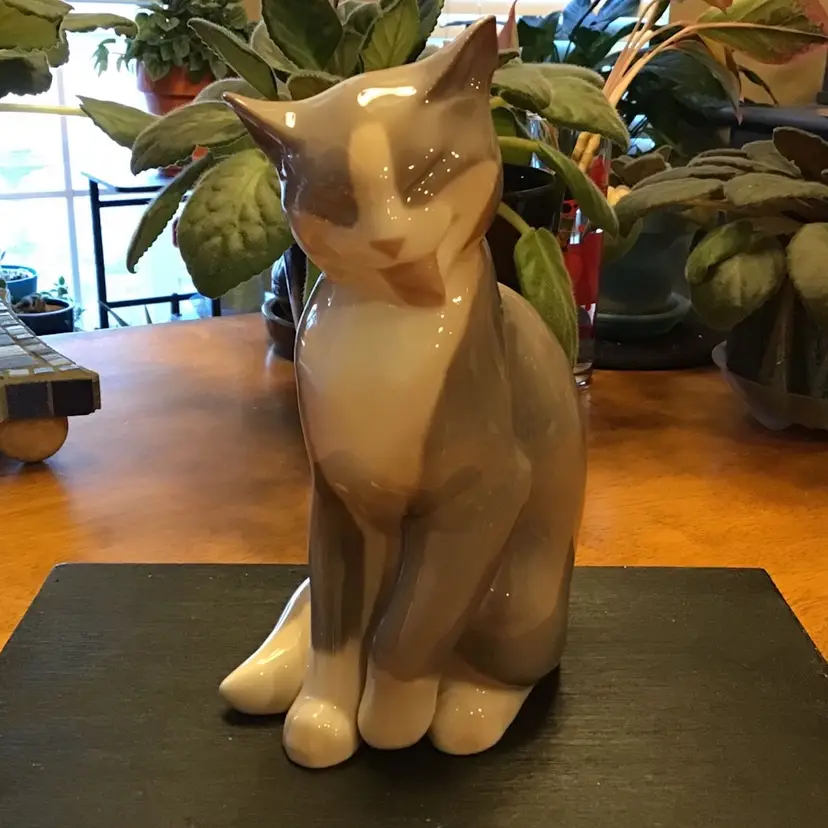 Bing & Grondahl B & G Copenhagen Cat Licking Figurine Denmark
