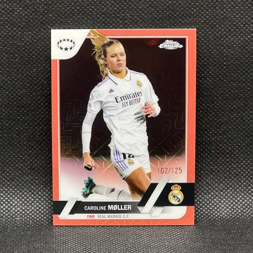 Caroline Moller 2022/23 Topps Chrome Rose Gold /125 Soccer Card
