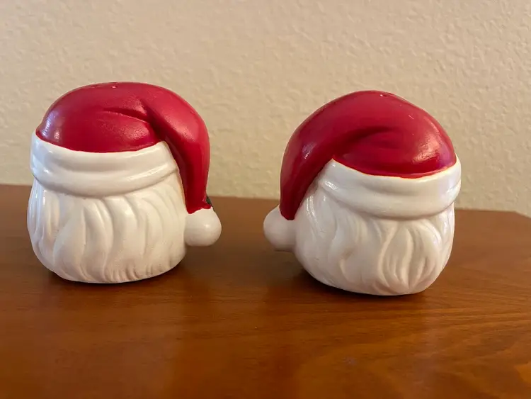 #01 Christmas Santa S&P Shakers Like New