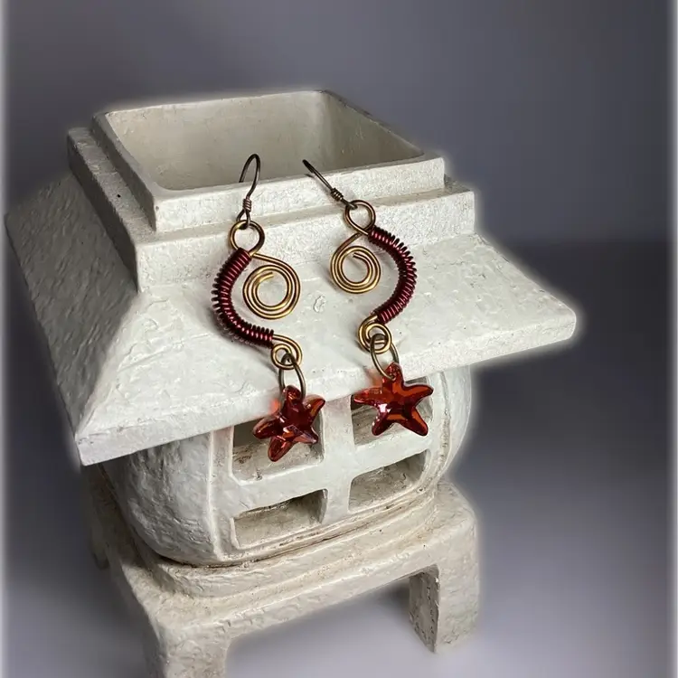 Swirled Wire With Swarovski Starfish