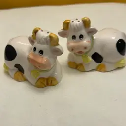 Cow Salt $ Pepper Shakers