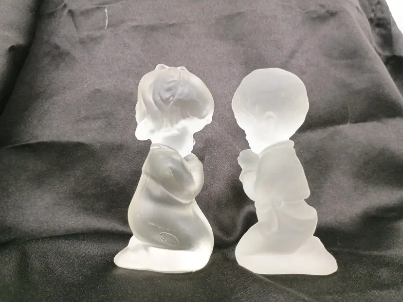 Fenton Glass Clear Frost Satin Praying Children Boy & Girl Figure Set