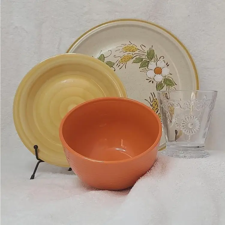 Mix~Match - White Flower with Orange Center 4 pc place setting