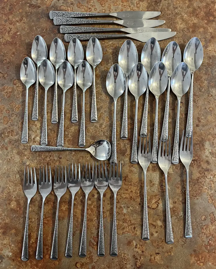 Cosmos Silverware 1967 Vintage CSM 16 - 31 pieces Stainless Made in Japan