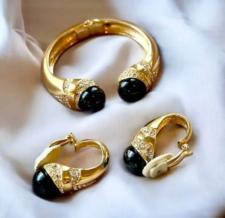 Rare Vintage Late 20th Century CINER Demi-Parure Bangle and Clip-on Earrings Set
