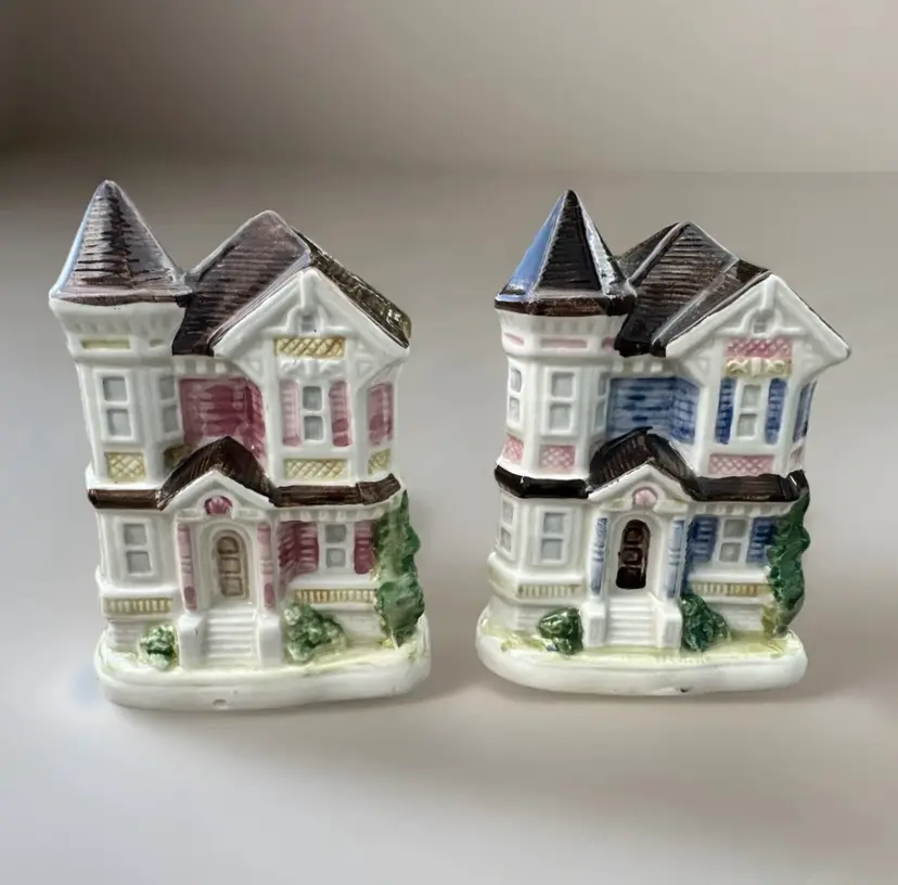 VINTAGE Otagiri Handpainted Victorian Houses Salt and Pepper Shakers Set of 2