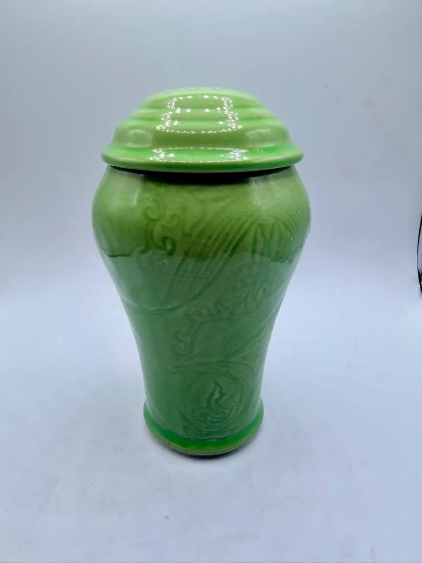 Max Factor 1970s Covered Green Ceramic Container Jar for Khara Fantasy Milk Bath
