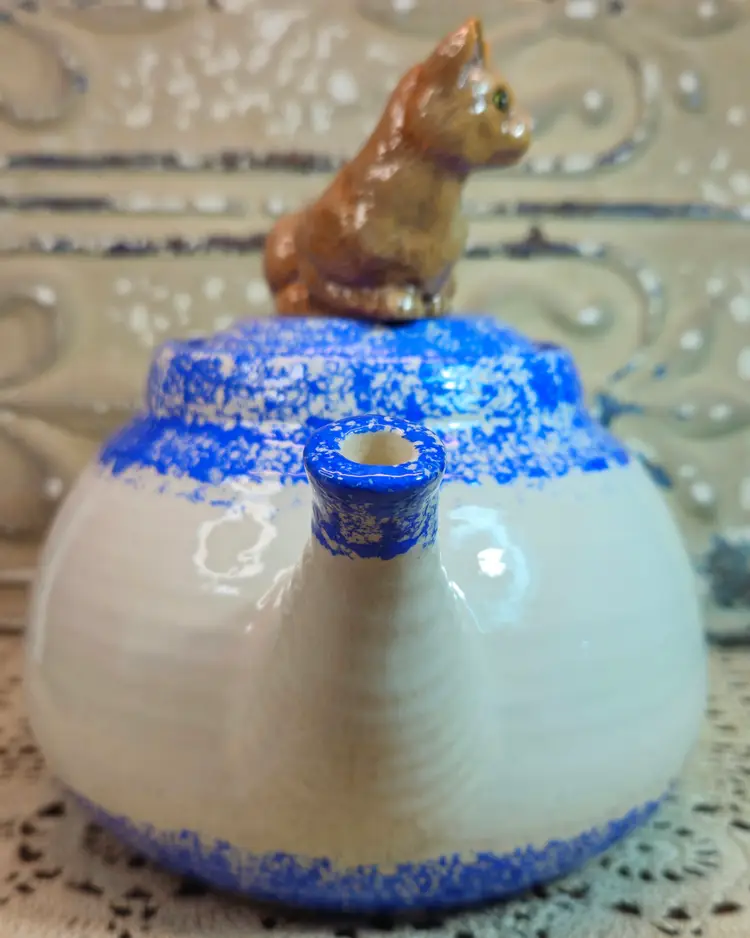 Vintage 1999 Signed Handcrafted & Painted Spongeware Ceramic Teapot w/ Cat Lid