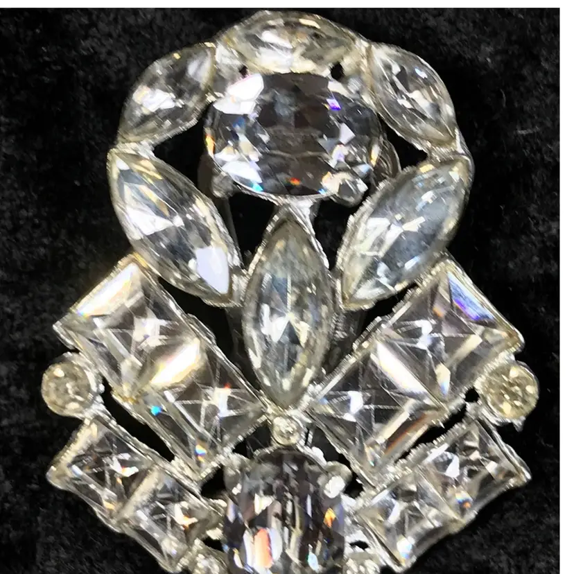 Rare Unsigned Eisenberg by Agnini & Singer Pre-1935 Rhodium Plated Pot Metal And Rhinestone Dressy Clip