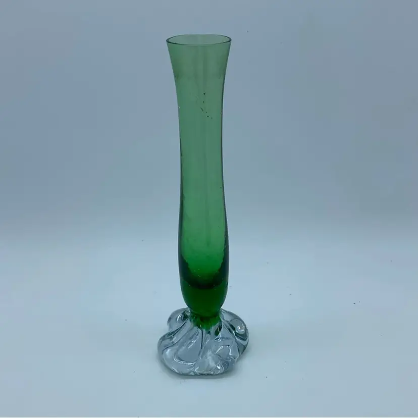 #0313 Green Narrow Bud Vase Glass Clear Base 6”