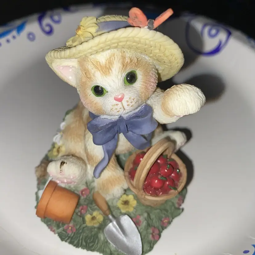 Calico Kittens Countryside Kitty Special Issue 720852 Garden Cat Vintage 2000