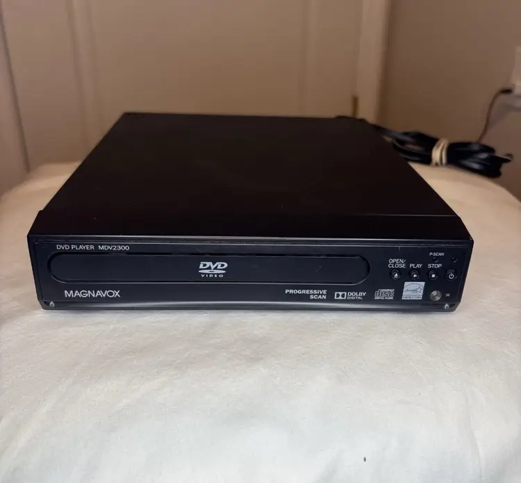 Lot of 4 Blu-ray DVD Players Sony Samsung Magnavox For Parts Repair AS IS Powers