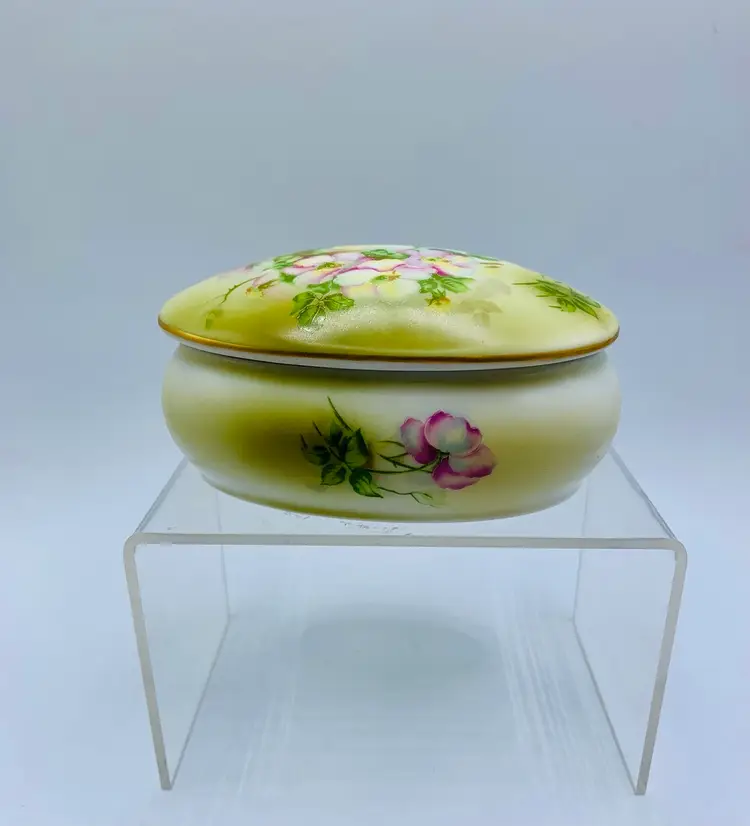Nippon Hand Painted Porcelain COVERED JEWELRY / TRINKET / POWDER BOX 4.5” Vtg
