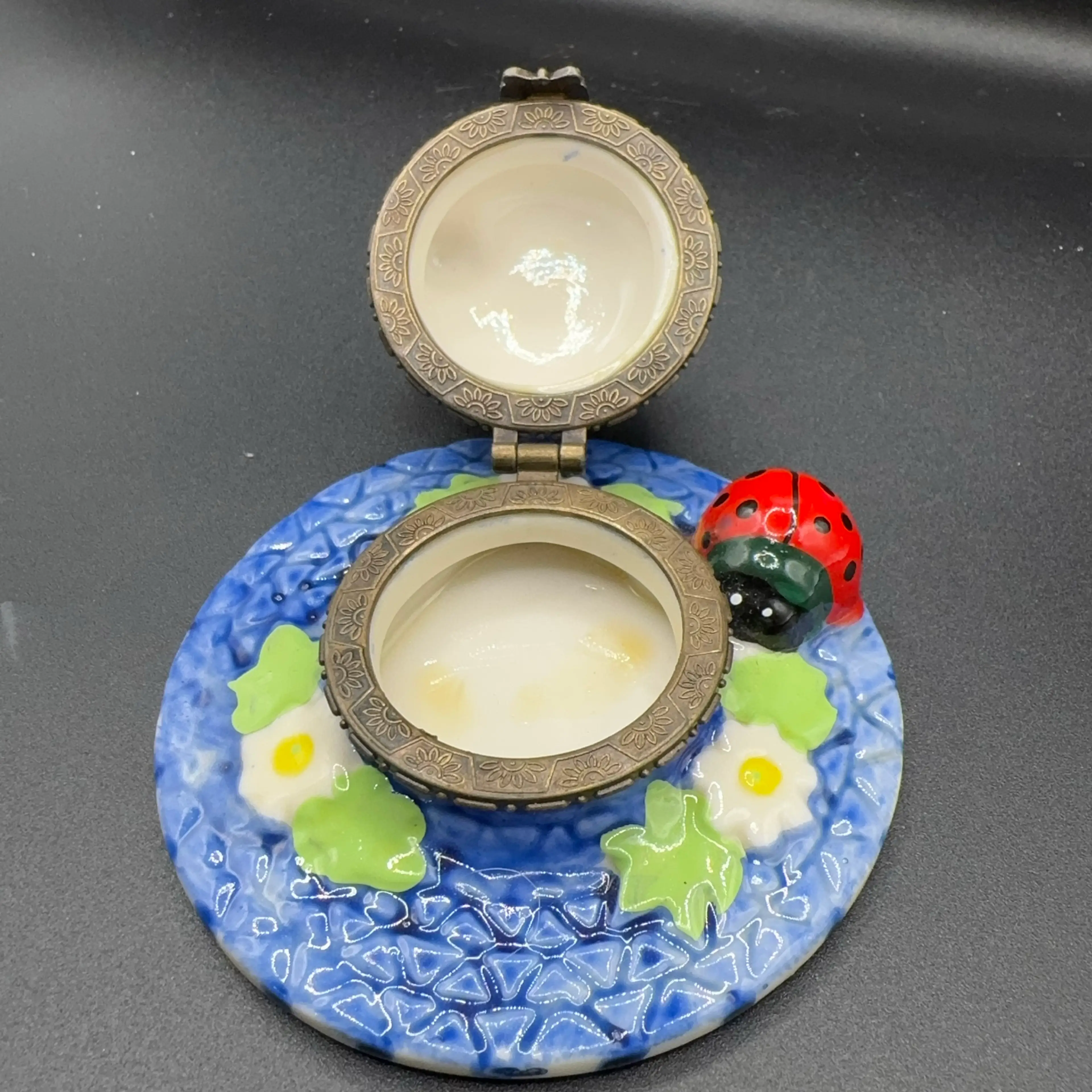 Image 3 of 4