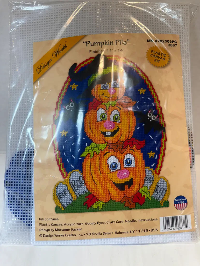 New Plastic Canvas Craft Kit "Pumpkin Pile"