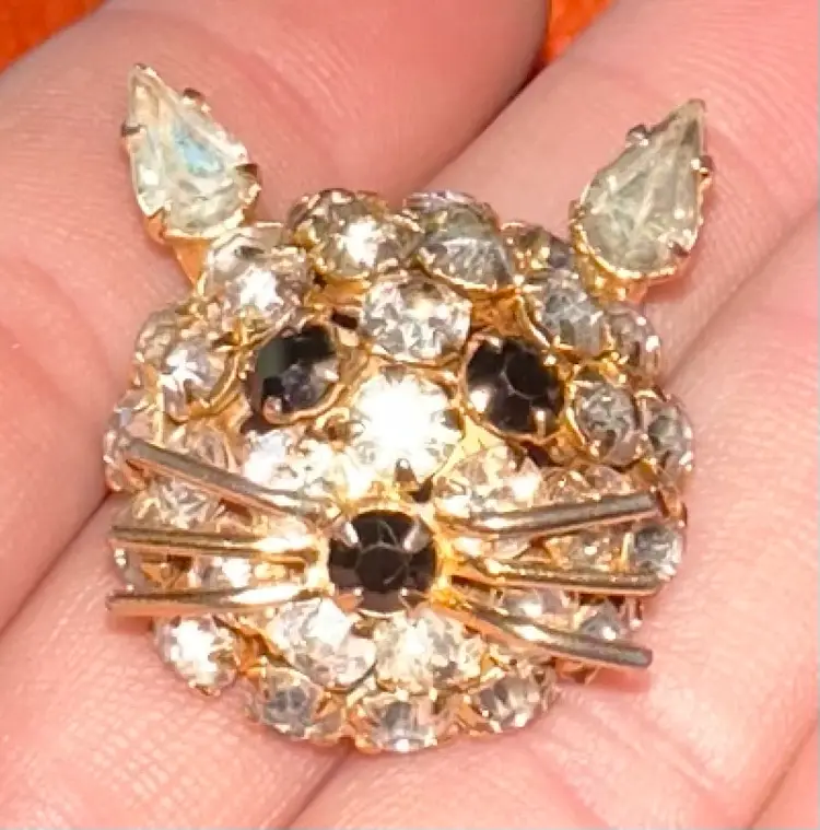 Warner AB Rhinestone Gold Tone Cat Face Brooch Pin Vintage