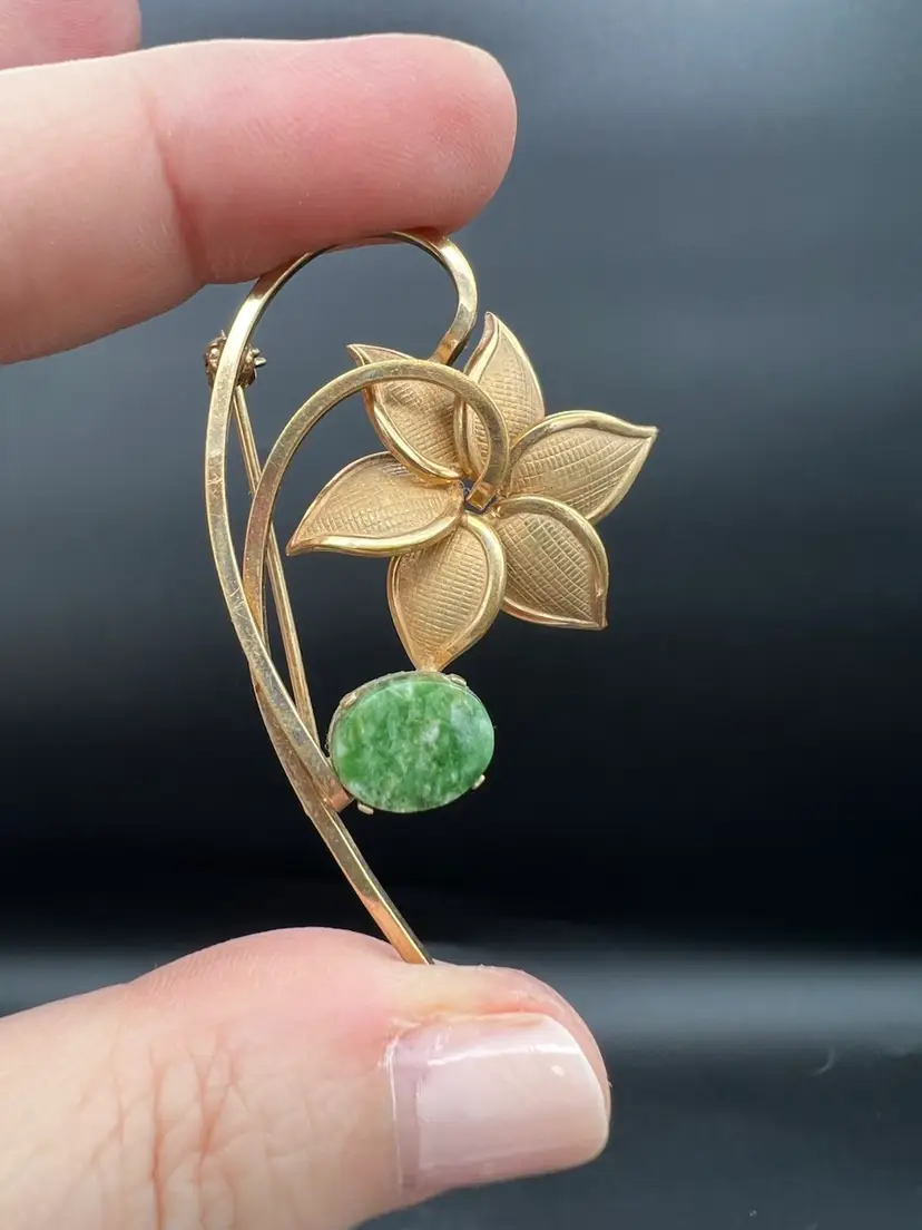 Beautiful 1/20 14 KT GF Brooch Flower With Jade Stone Marked DCE