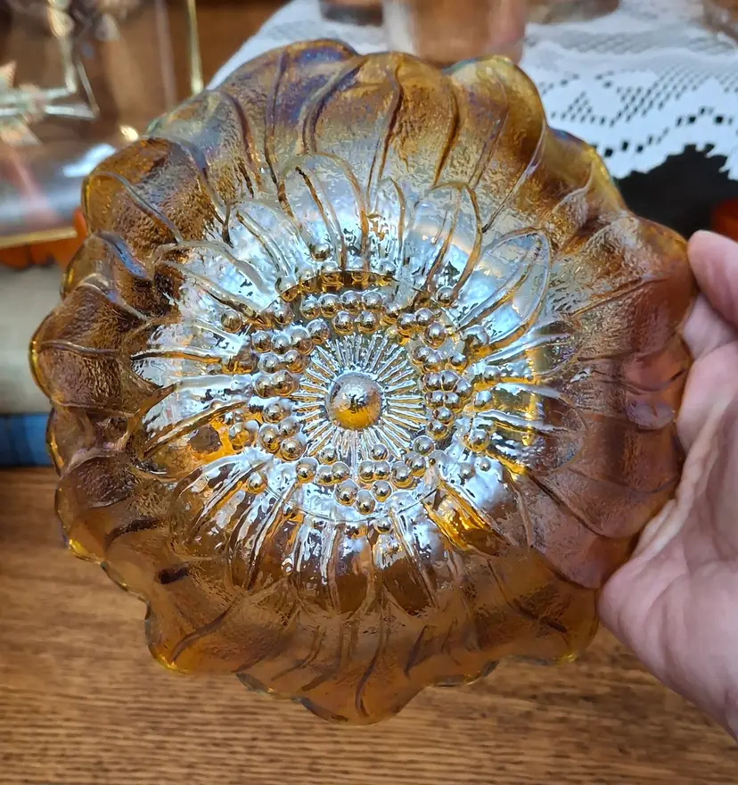 #01 - Vintage Indiana Glass Sunflower Carnival Glass Bowl