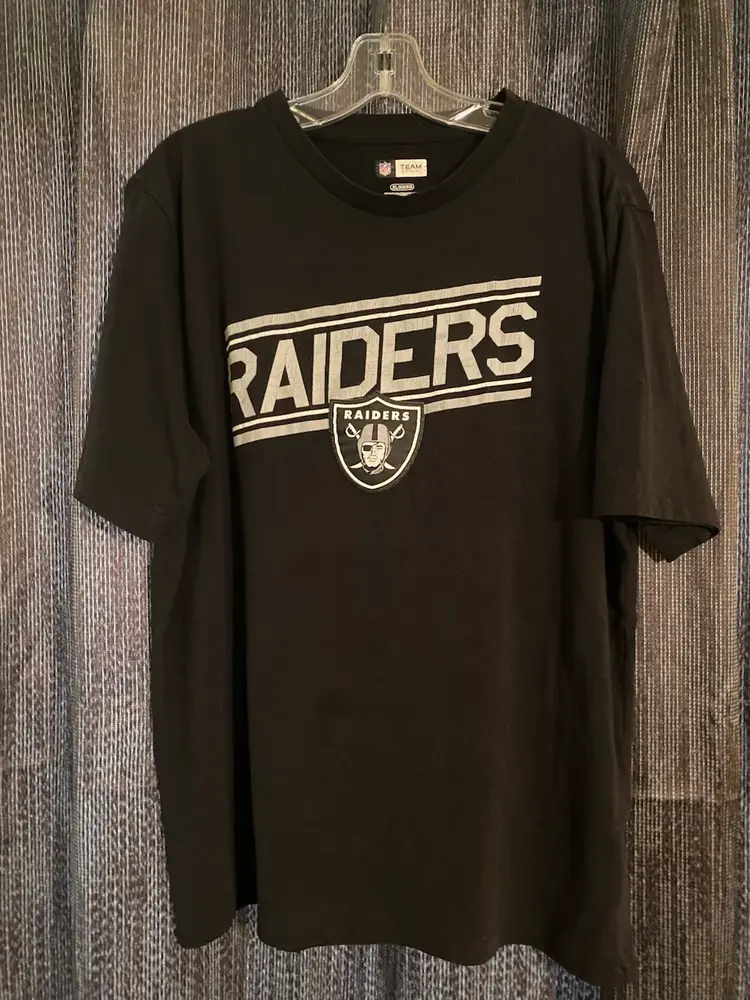 NFL Team Apparel Size XL Black Raiders Short Sleeve T-Shirt - Patch Logo